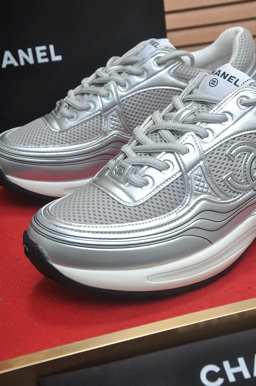 Men's shoes 💰600💶【CHANEL】(Chanel couple's model)👩‍❤️‍💋‍👨The latest all-season shoes🔥🔥The ultimate derivative model. Not only are you more fashionable on your feet, but wearing flat shoes can also lengthen your overall body shape ~ "Features" The simple upper is paired with conspicuous small fragrant cloth strips, which is fashionable and high-end. 💕💕Selected Chanel fabric for the upper, comfortable and soft fabric lining available in 5 colors 🐎Size: (women's 35-39, customized 40. Men's 38-44, customized 45)